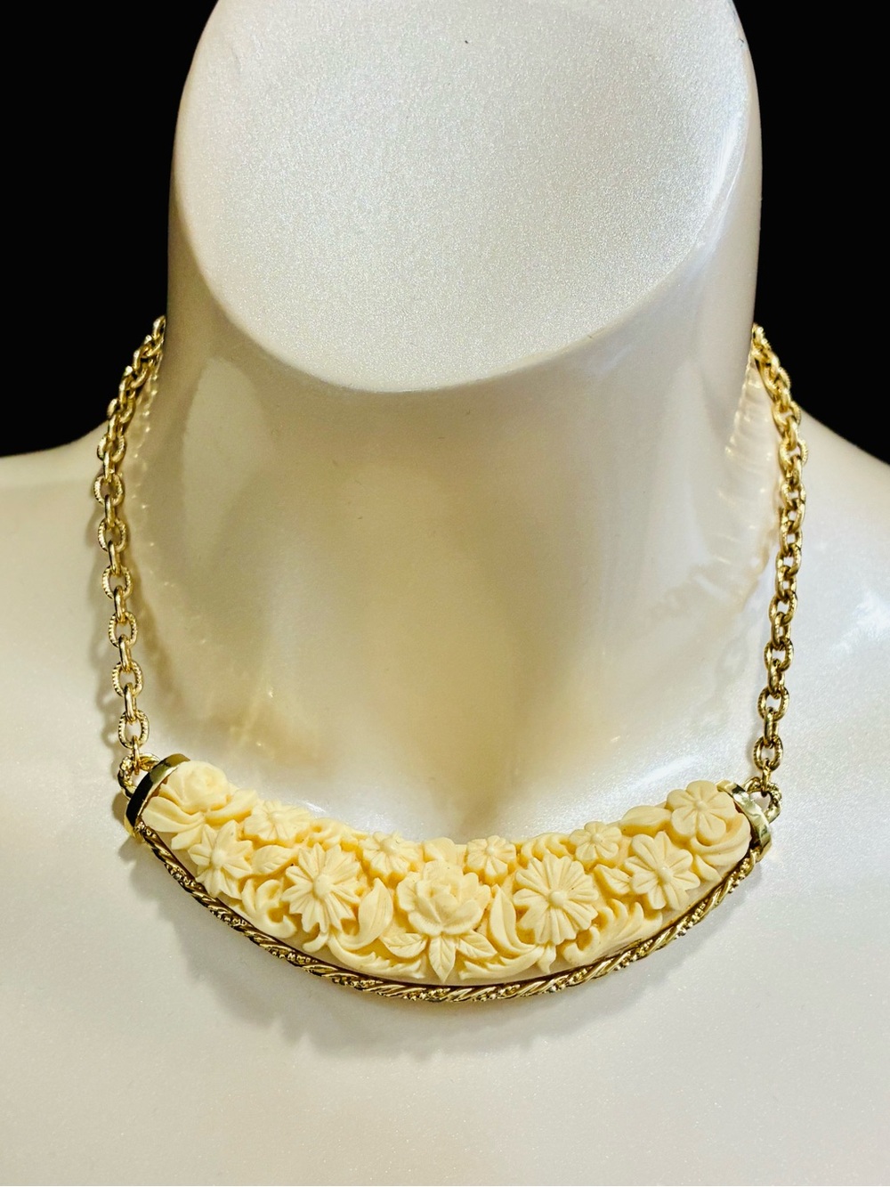 CR Floral Carved Bar Statement Necklace on Gold Chain Lightweight Orante Details